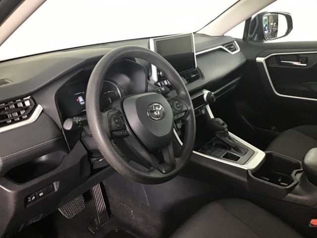 2025 Toyota RAV4 XLE photo 2