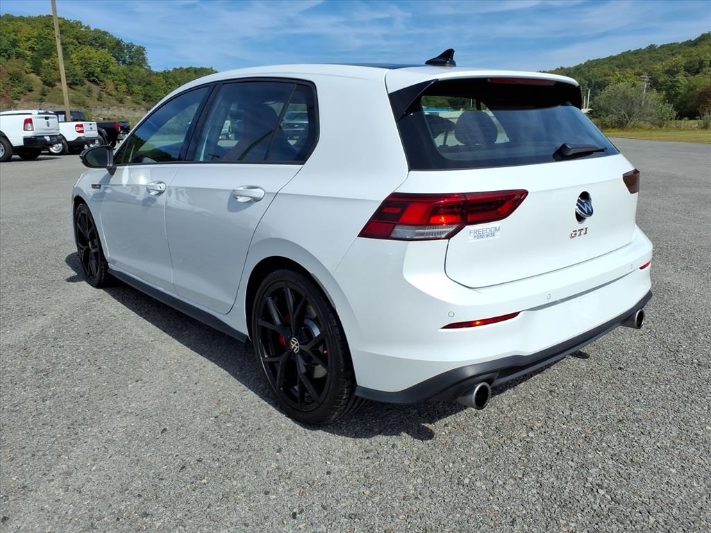 2024 Volkswagen Golf GTI SE photo 3
