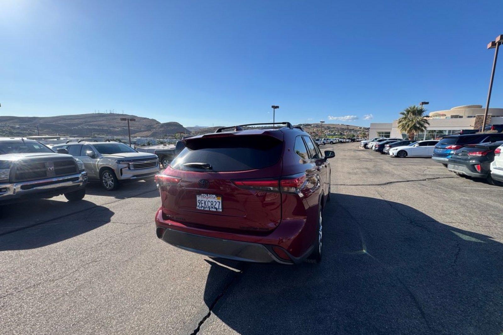 2023 Toyota Highlander L photo 3