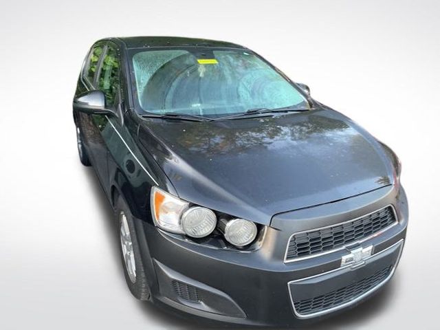 2013 Chevrolet Sonic LT photo 2