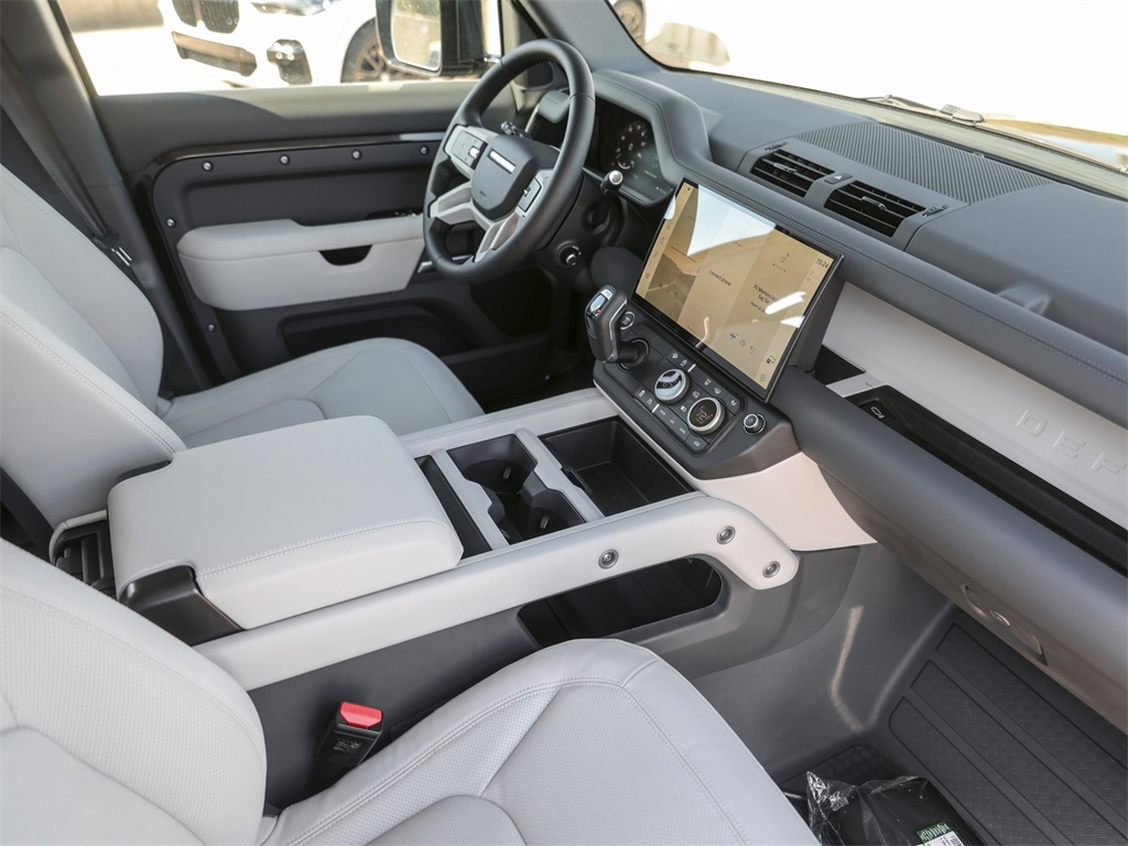 2026 Land Rover Defender 110 S photo 33