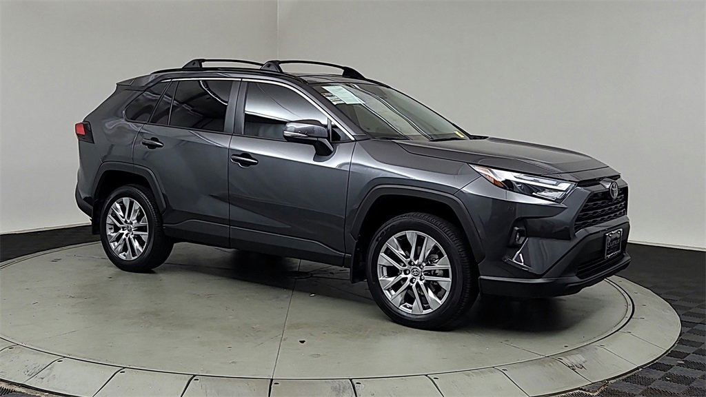 2024 Toyota RAV4 XLE Premium photo 6