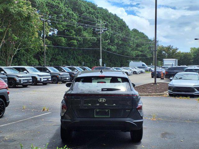 2026 Hyundai Kona SE photo 3
