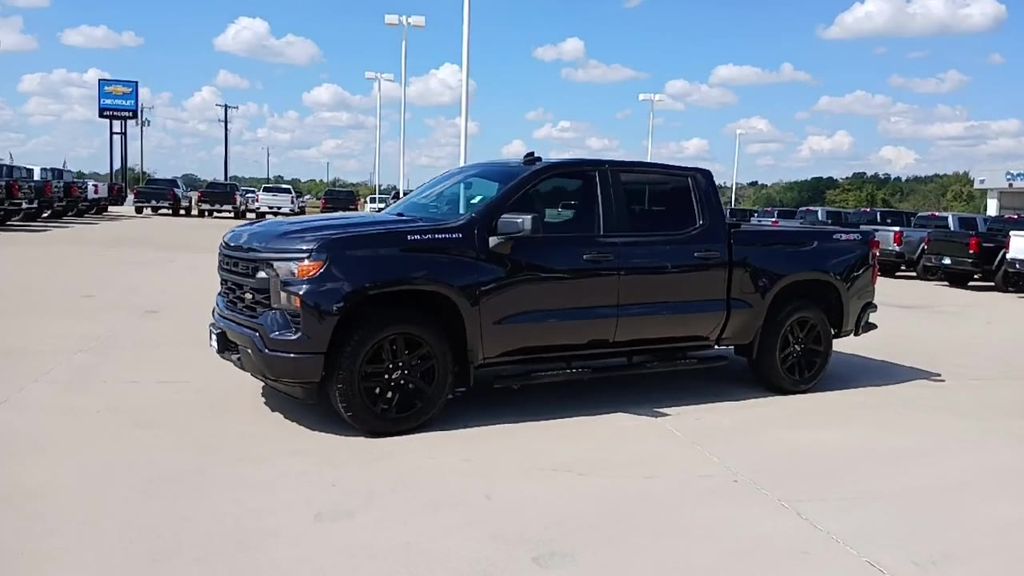2023 Chevrolet Silverado 1500 Custom photo 2