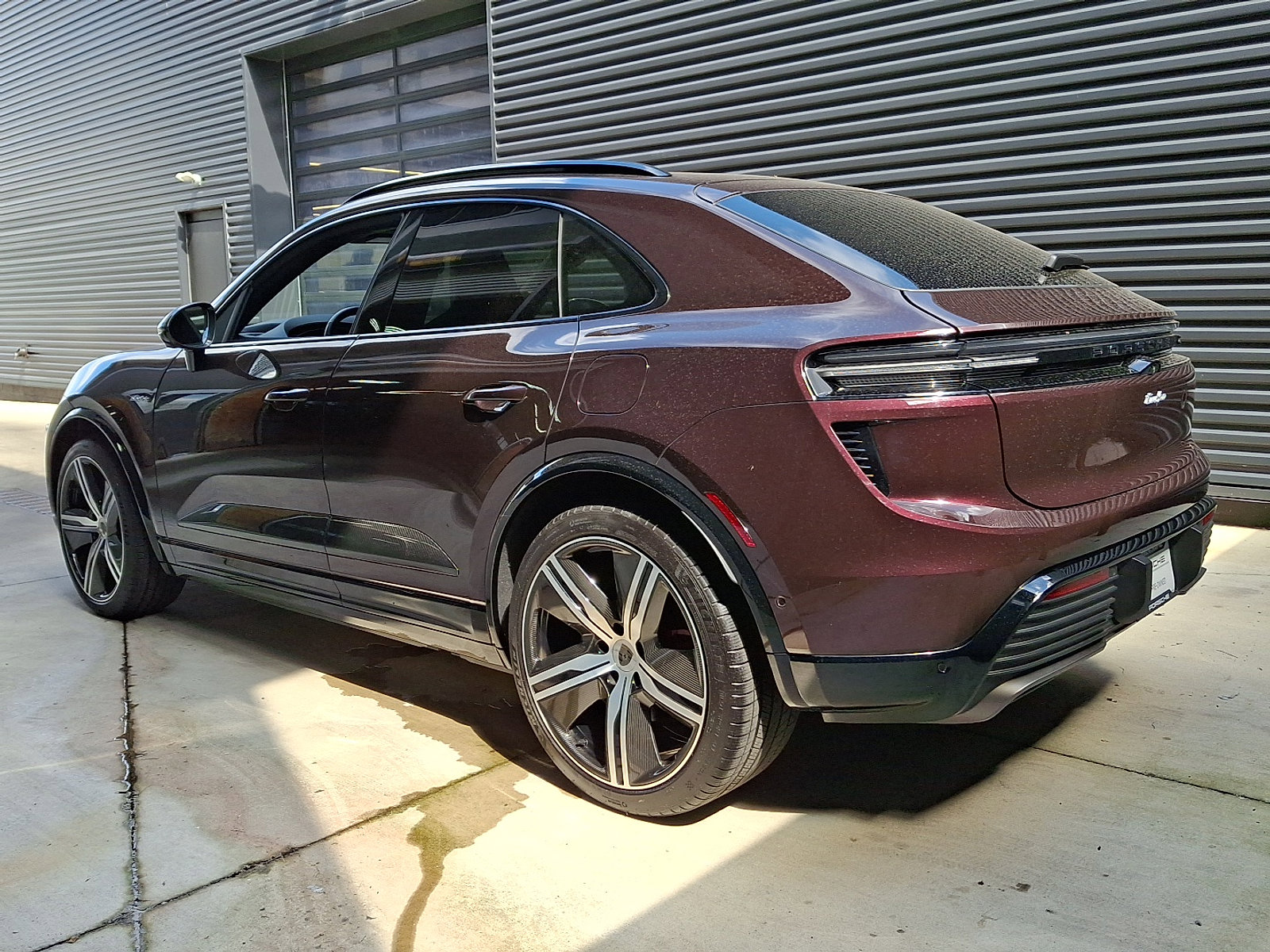 2024 Porsche Macan Electric Turbo photo 3