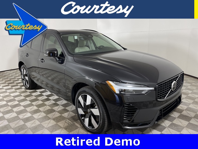 2025 Volvo XC60 Plus's photo