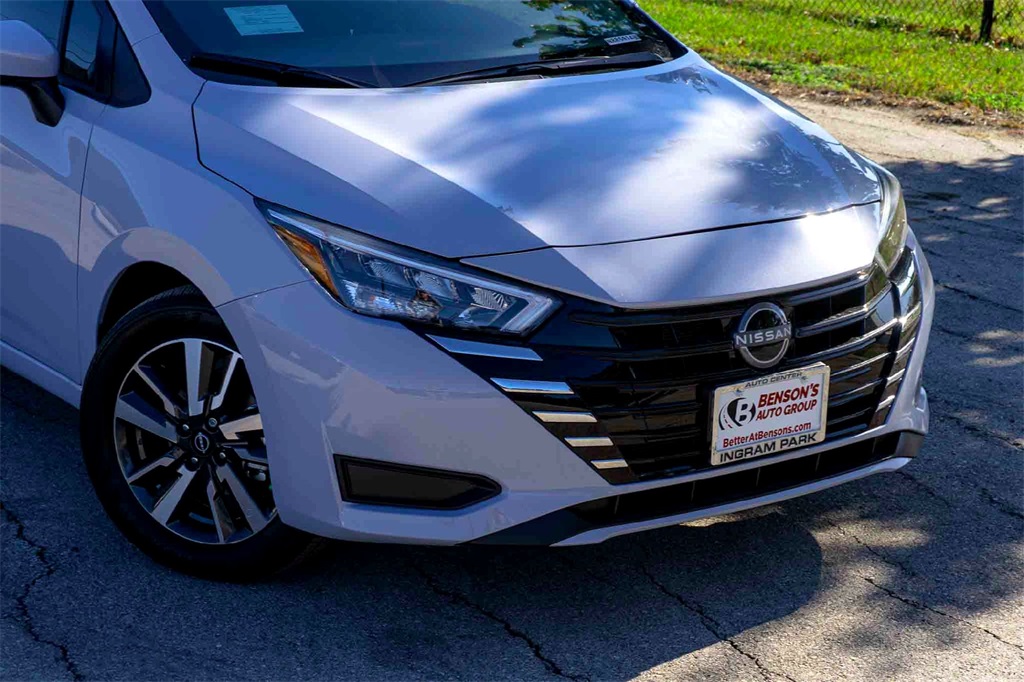 2025 Nissan Versa SV photo 3