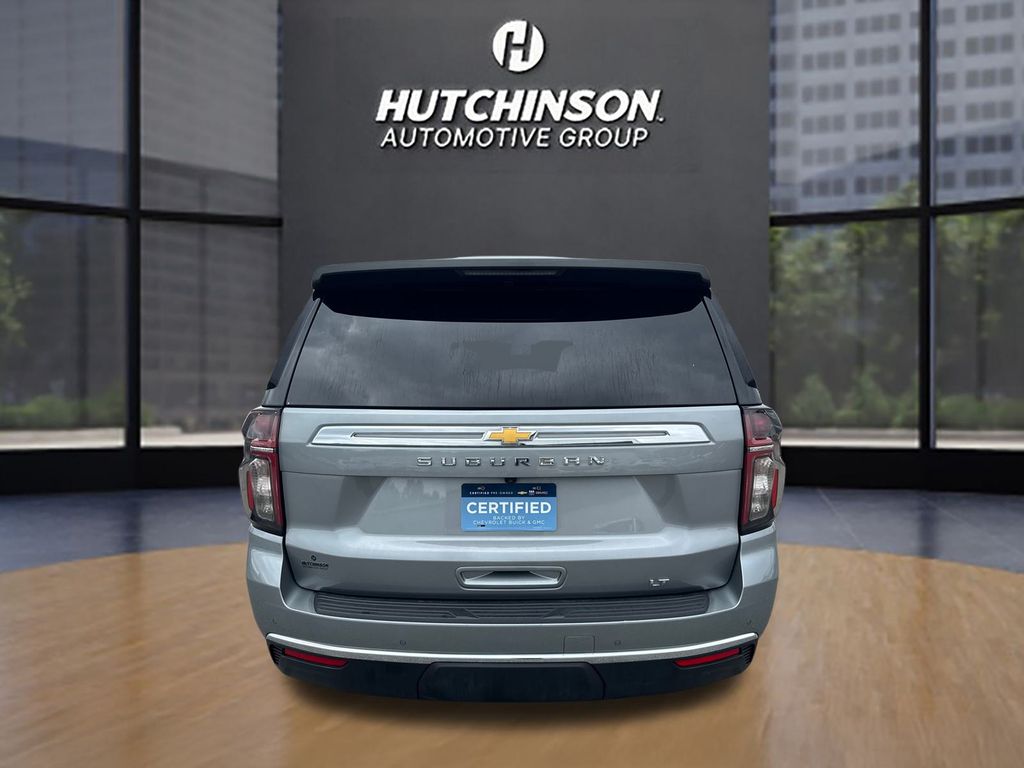 2024 Chevrolet Suburban LT photo 4