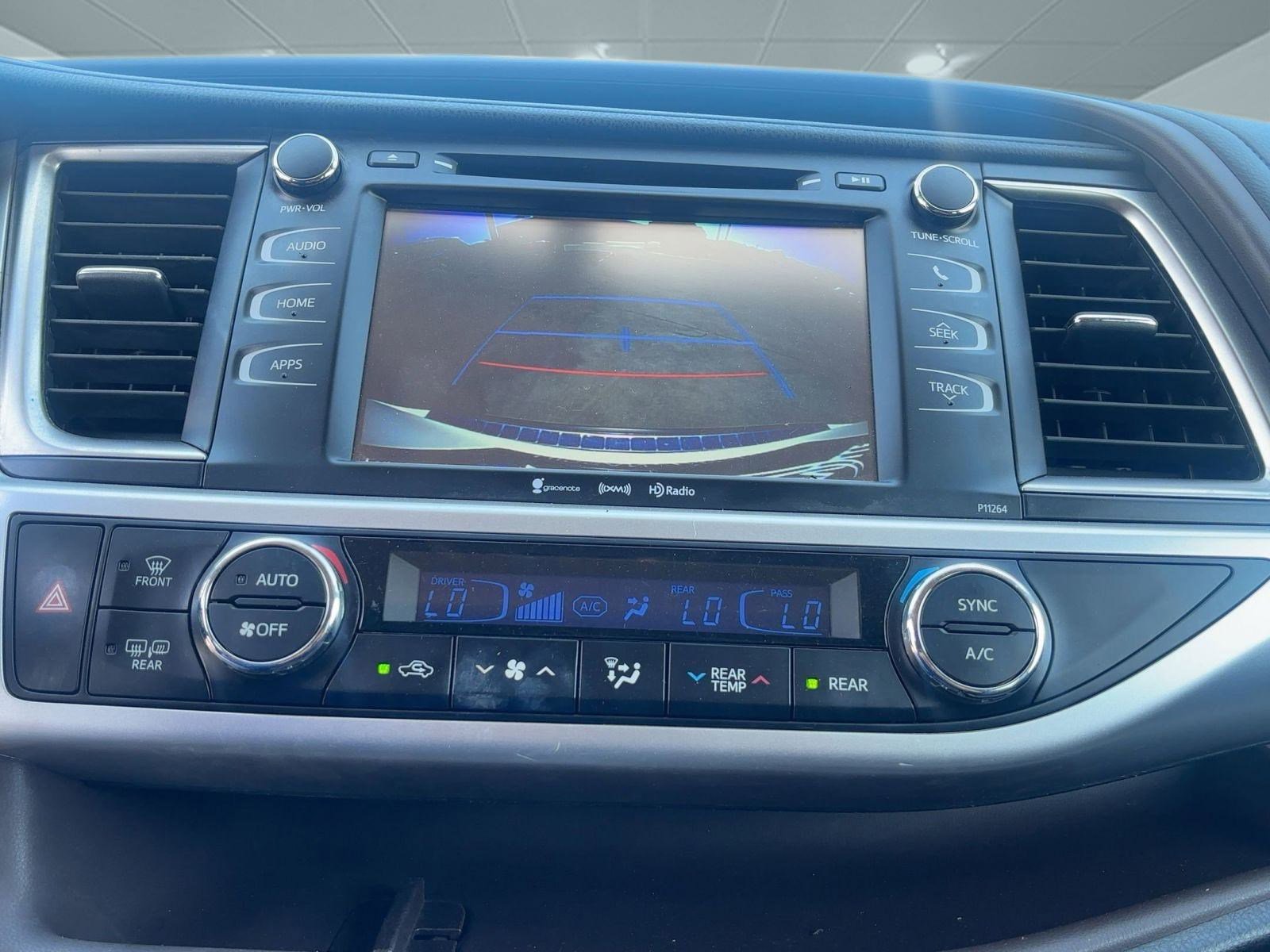 2016 Toyota Highlander LE photo 22