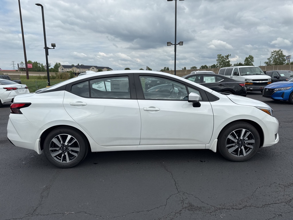 2025 Nissan Versa 1.6 SV photo 2