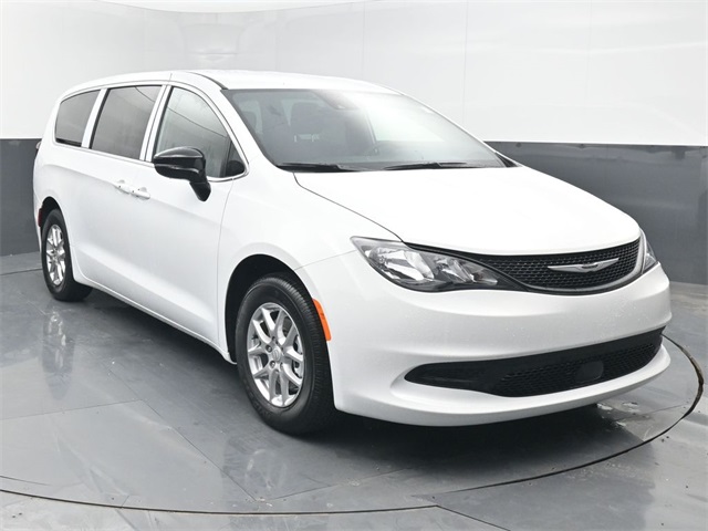 2026 Chrysler Voyager LX's photo