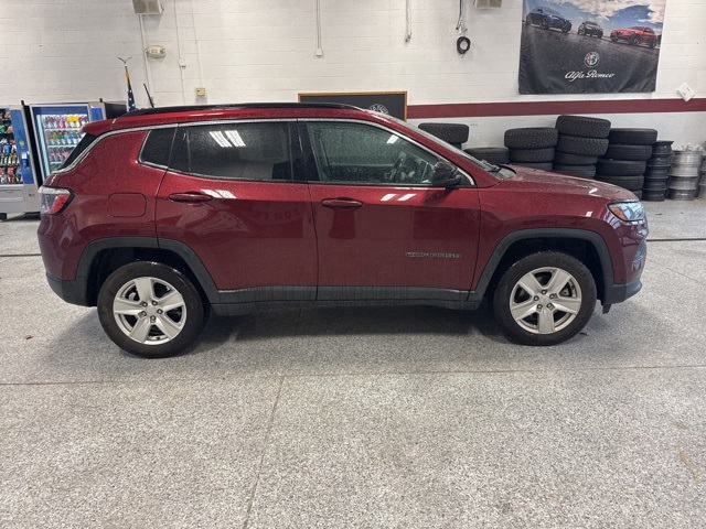 2022 Jeep Compass Latitude photo 4