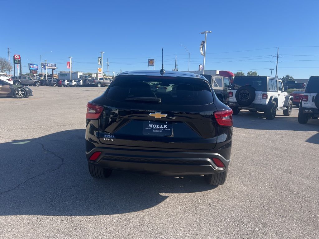 2025 Chevrolet Trax LS photo 3