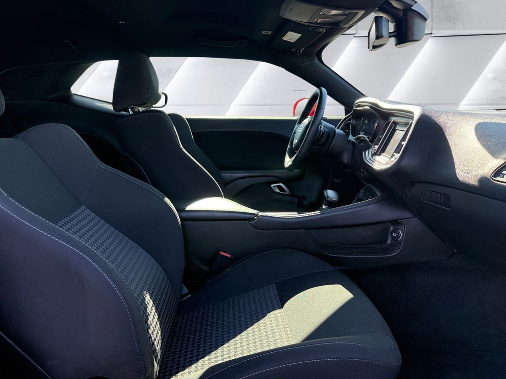 2018 Dodge Challenger R/T photo 13