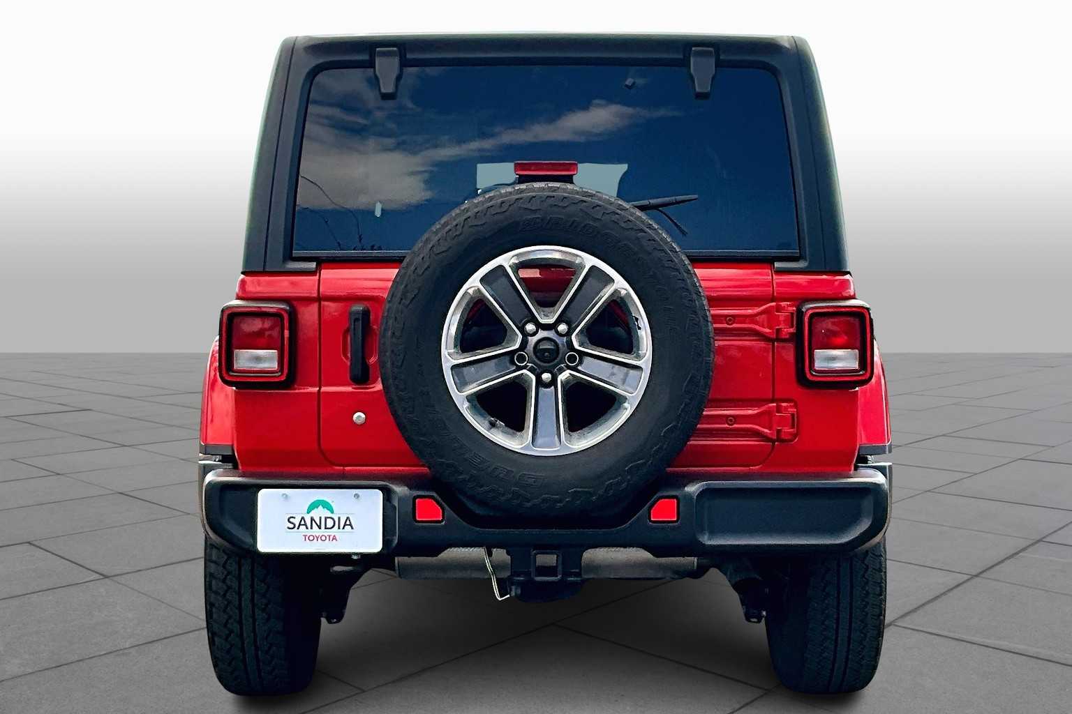 2020 Jeep Wrangler Unlimited Sahara photo 4