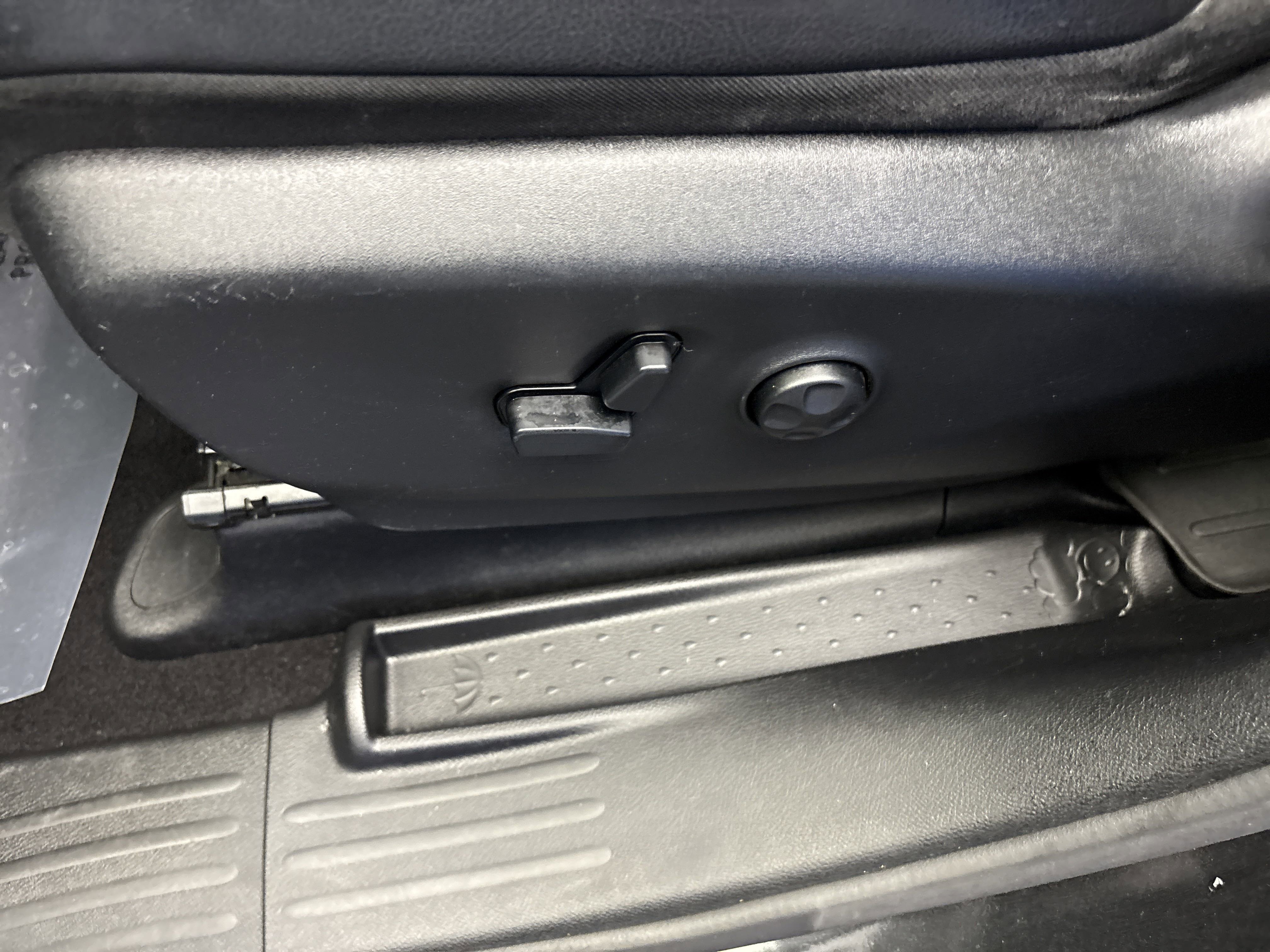 2020 Chrysler Pacifica Touring Plus photo 11