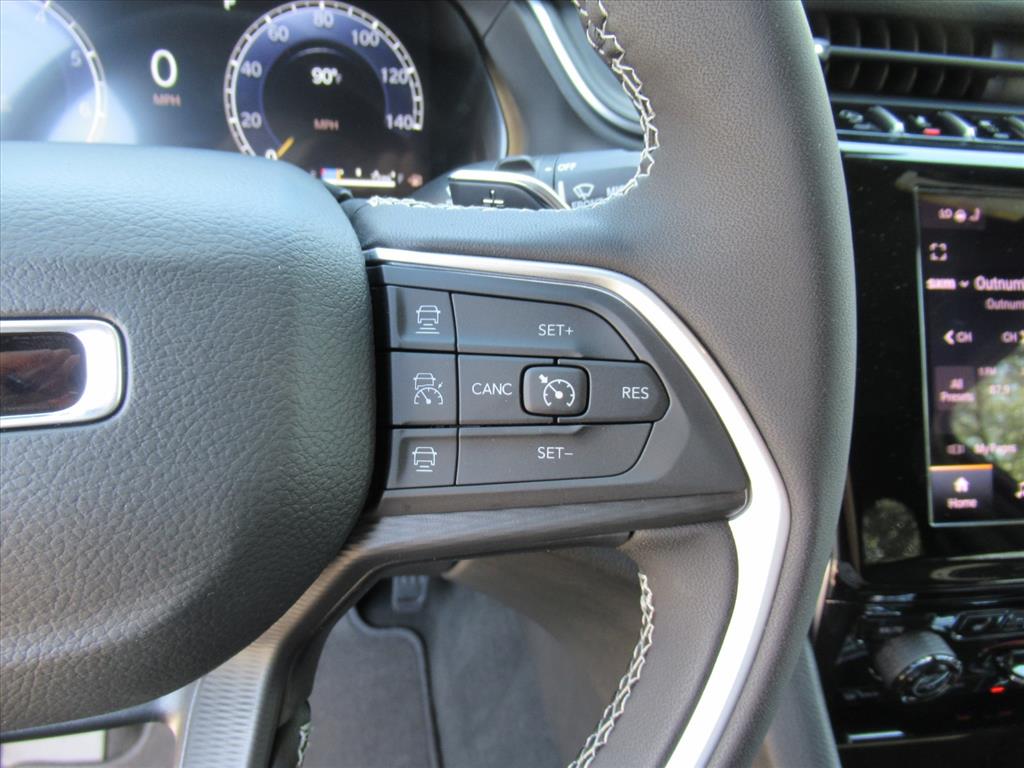 2025 Jeep Grand Cherokee Altitude photo 18