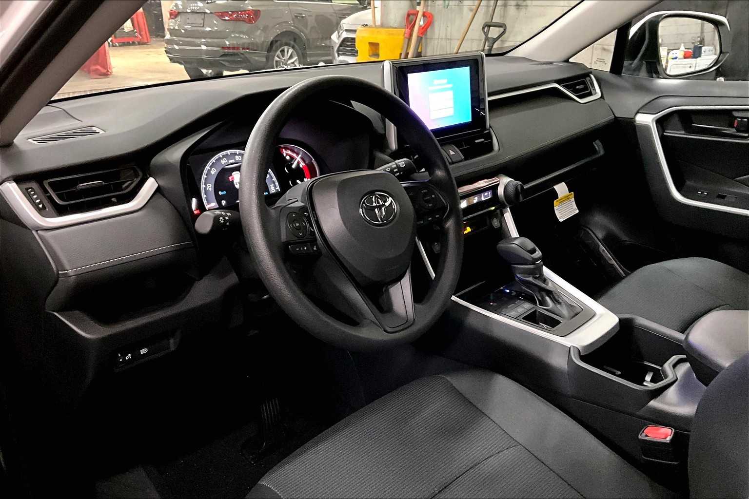 2025 Toyota RAV4 LE photo 8