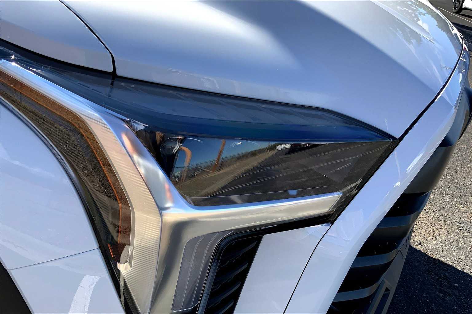 2025 Toyota Tundra SR5 CrewMax photo 23