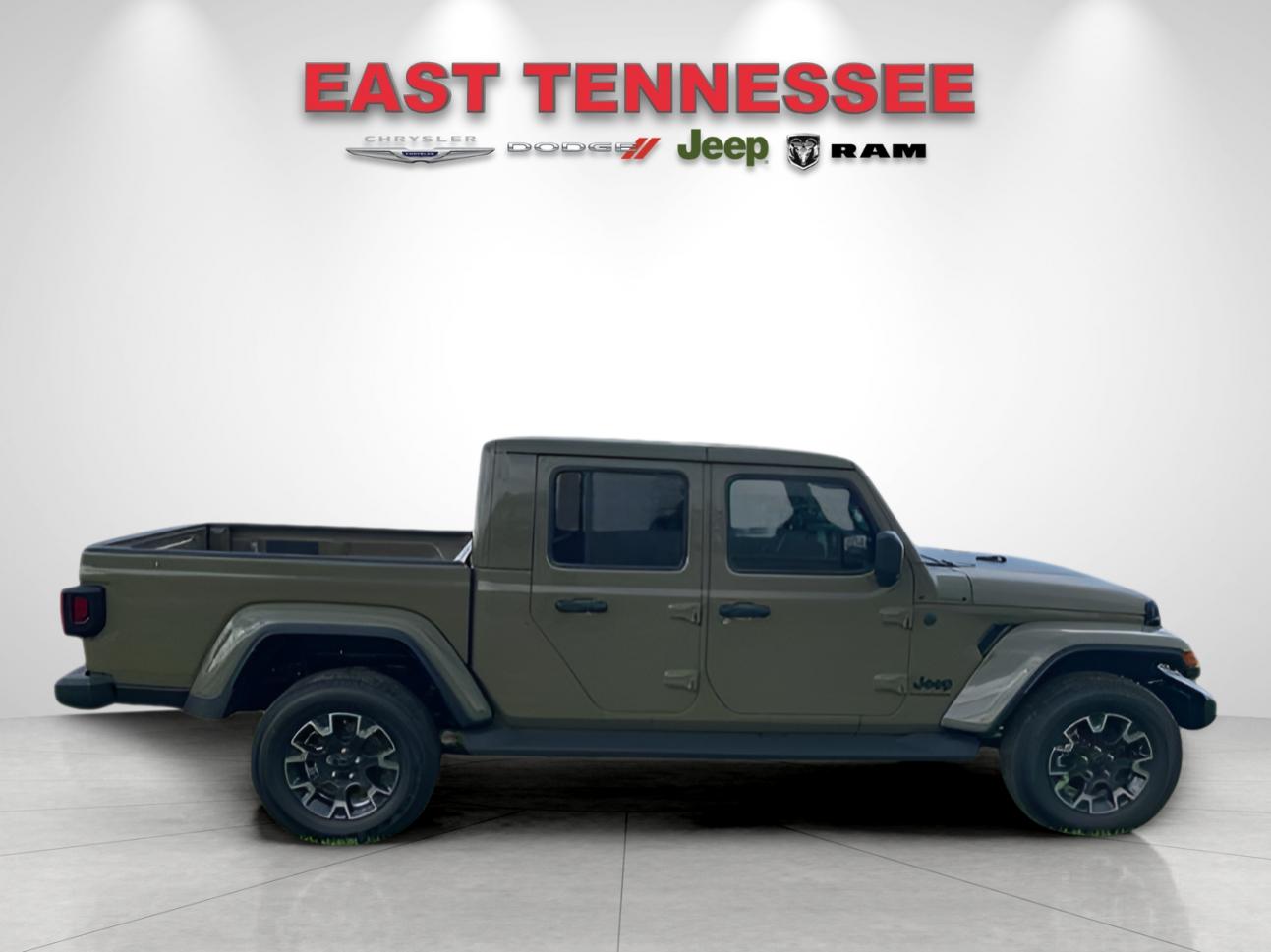 2025 Jeep Gladiator Sport S photo 2