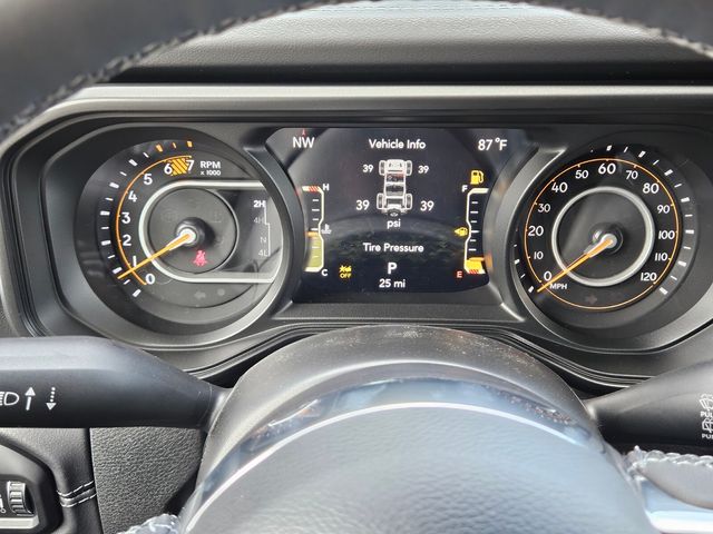 2025 Jeep Wrangler Sahara photo 18