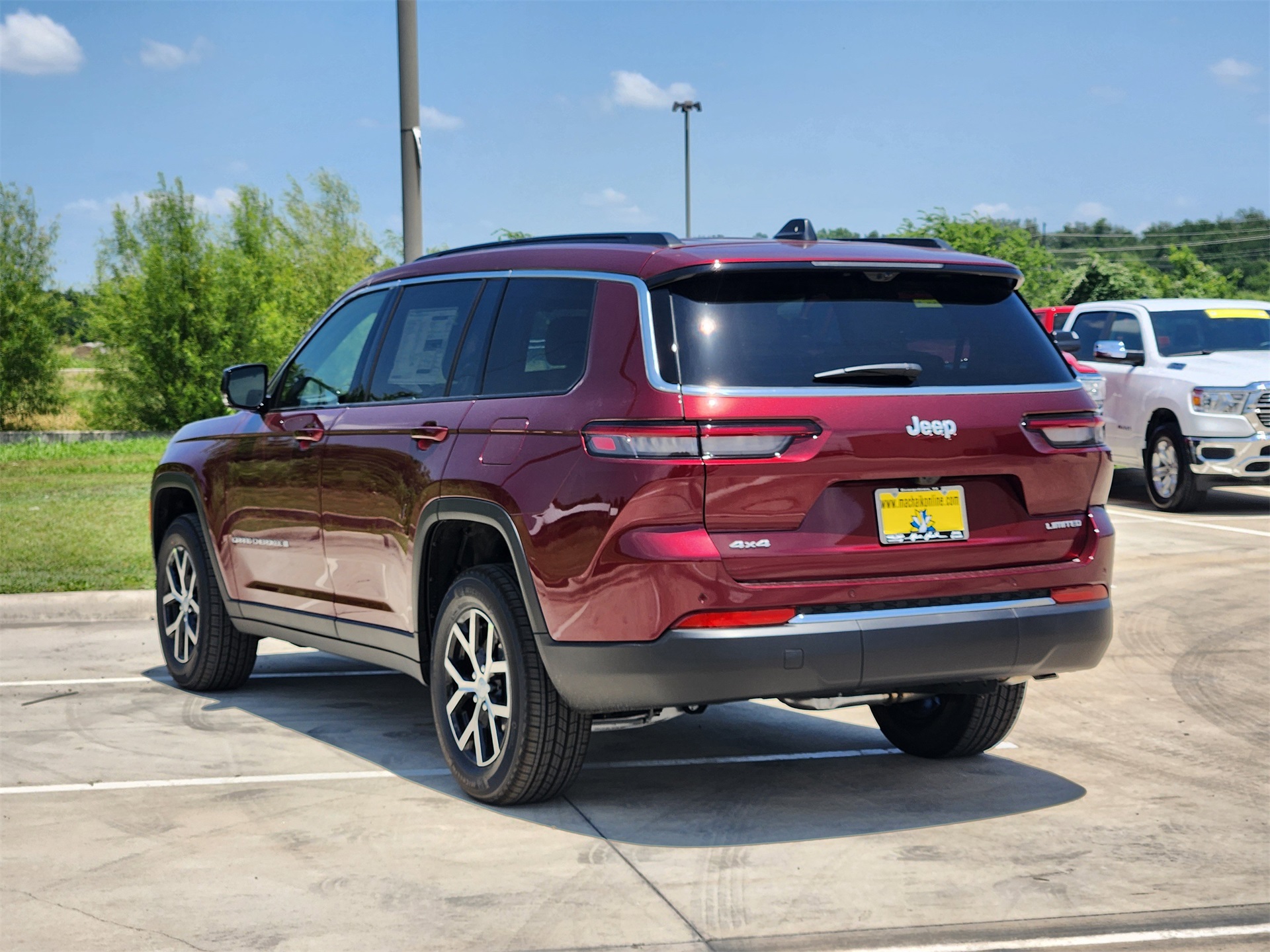 2025 Jeep Grand Cherokee Limited photo 3