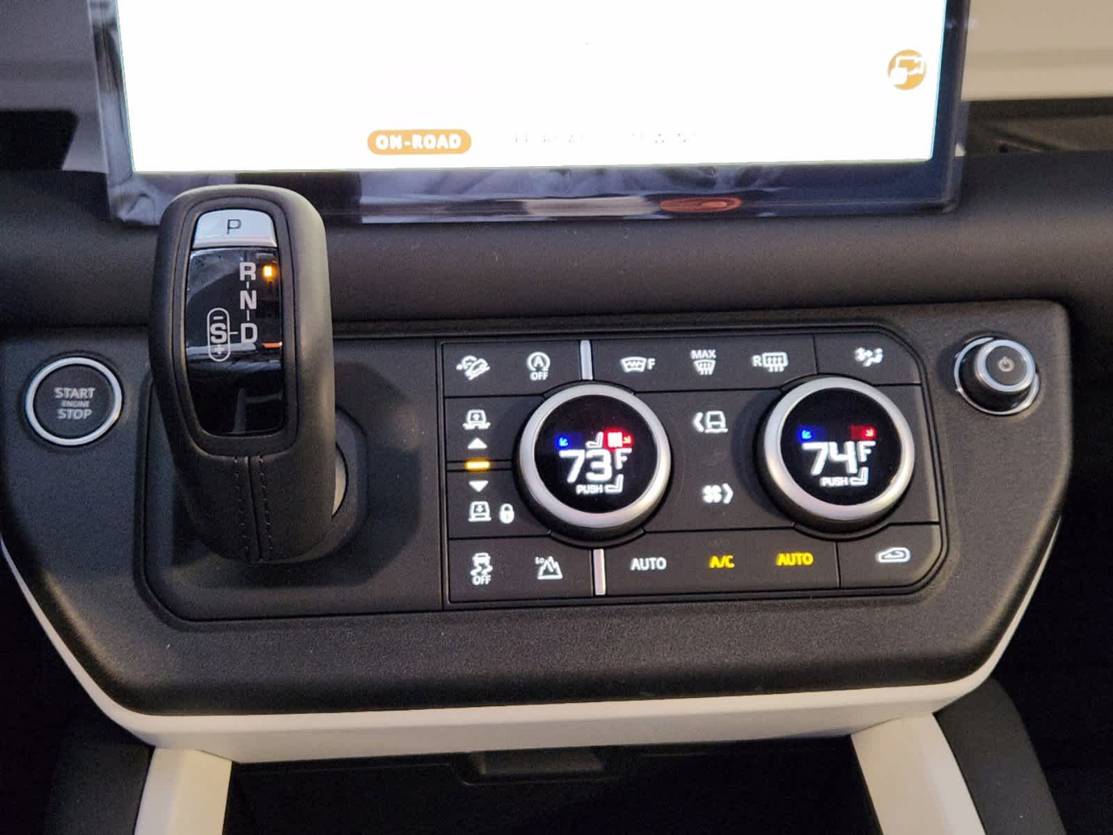 2025 Land Rover Defender 110 X-Dynamic SE photo 17