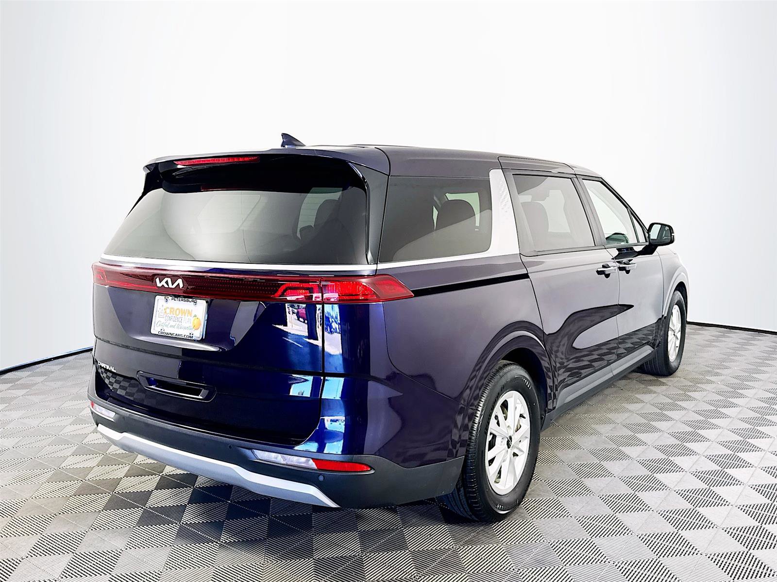 2024 Kia Carnival LX photo 7
