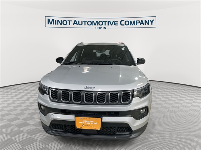 2024 Jeep Compass Latitude photo 3