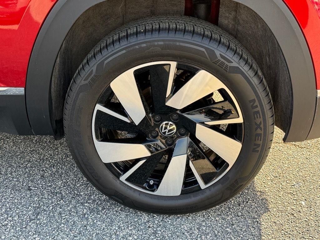 2024 Volkswagen Atlas Cross Sport SEL photo 11