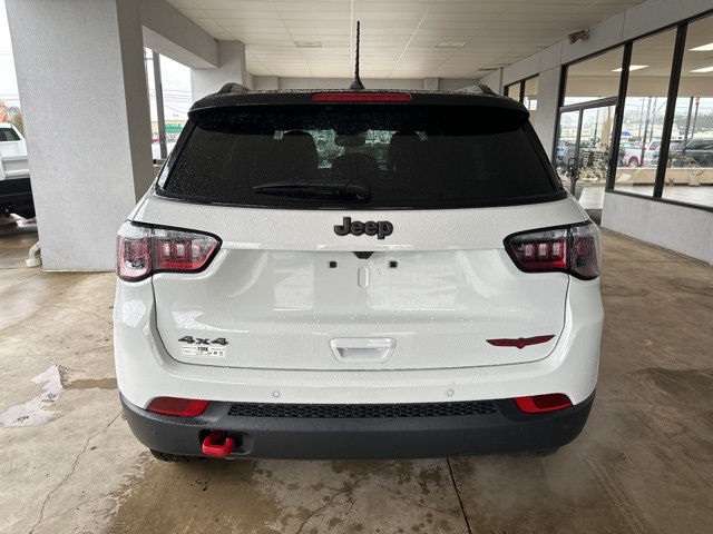 2025 Jeep Compass Trailhawk photo 4