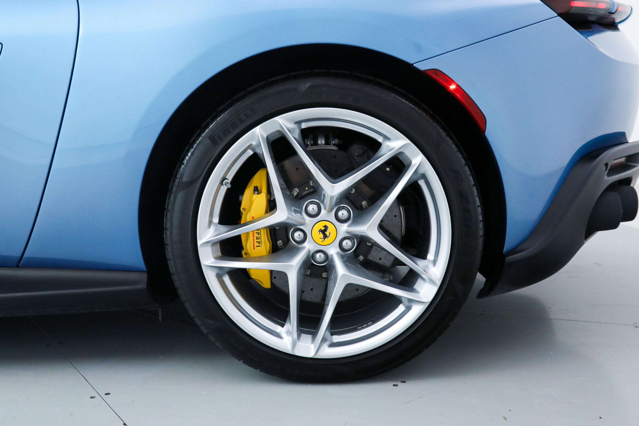 2025 Ferrari Roma Spider photo 40