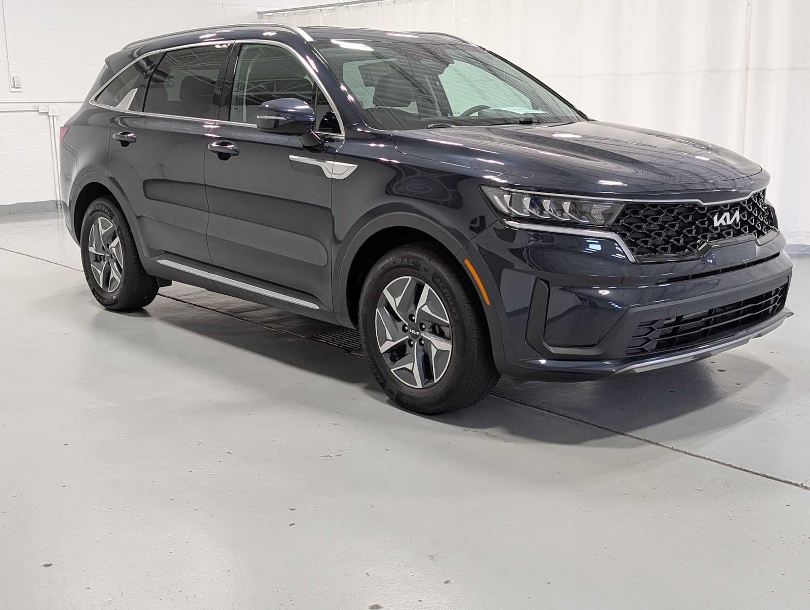 2022 Kia Sorento Hybrid S photo 2