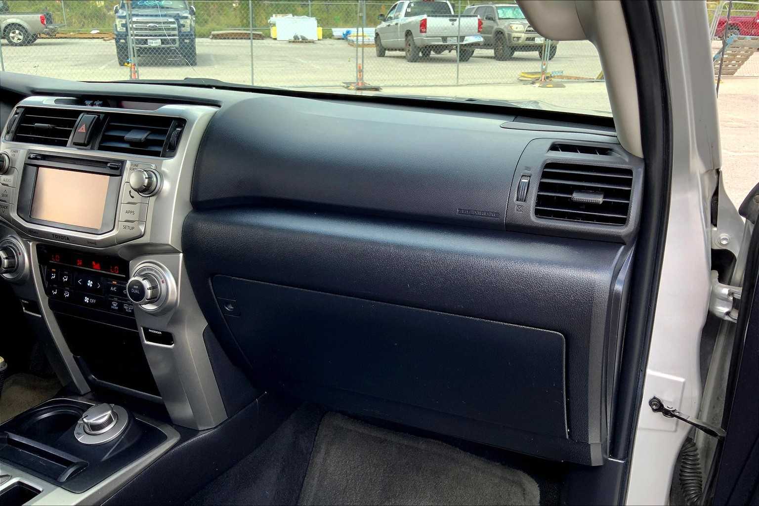 2012 Toyota 4Runner SR5 photo 17