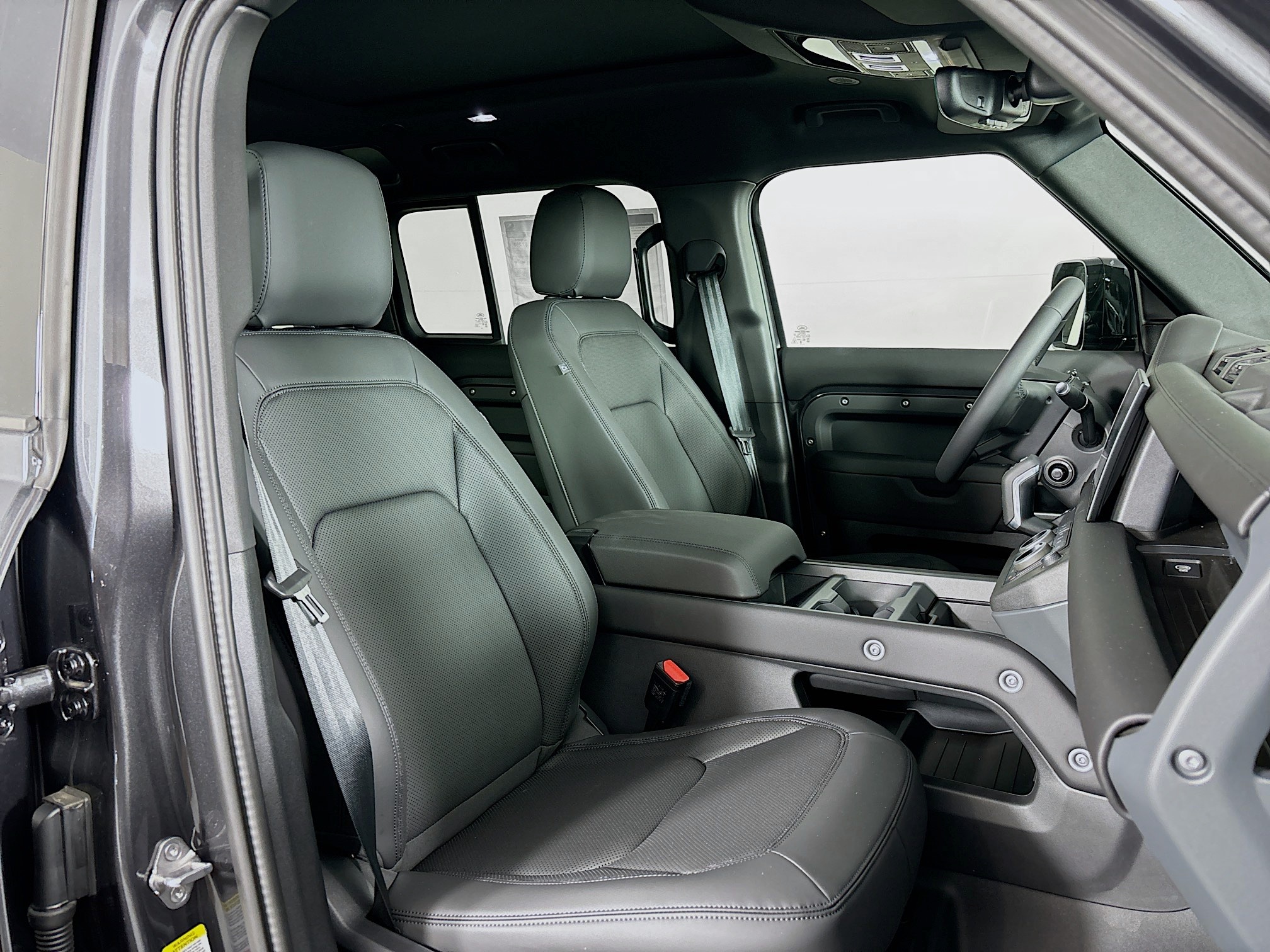 2025 Land Rover Defender 110 S photo 22