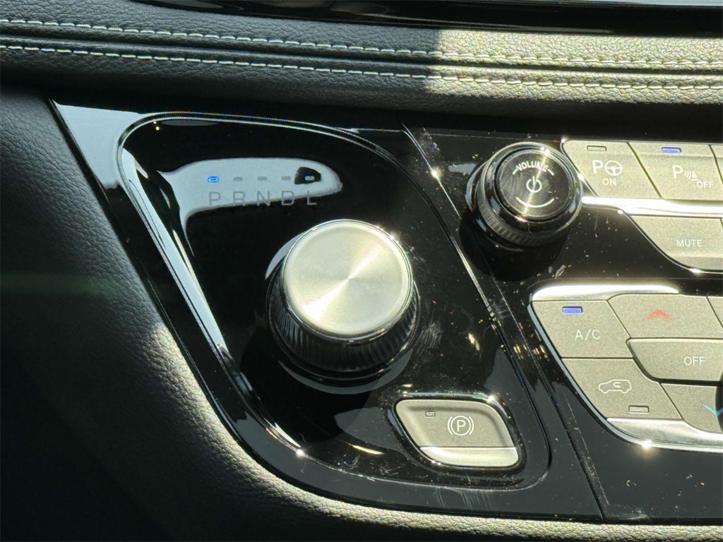 2025 Chrysler Pacifica photo 22