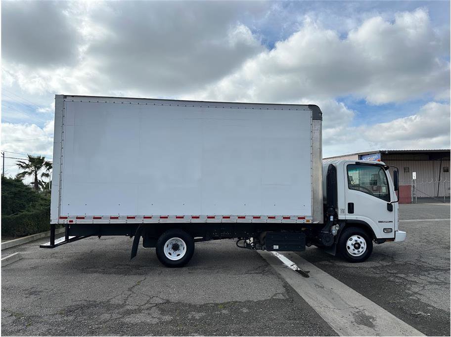 2018 Isuzu NPR photo 4