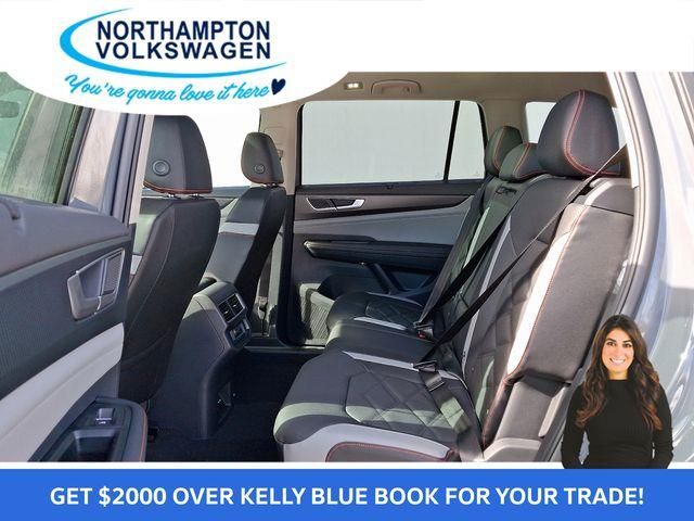 2025 Volkswagen Atlas Peak Edition SE photo 4