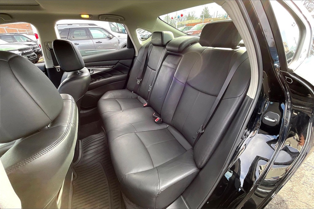 2019 INFINITI Q70 - Image 24