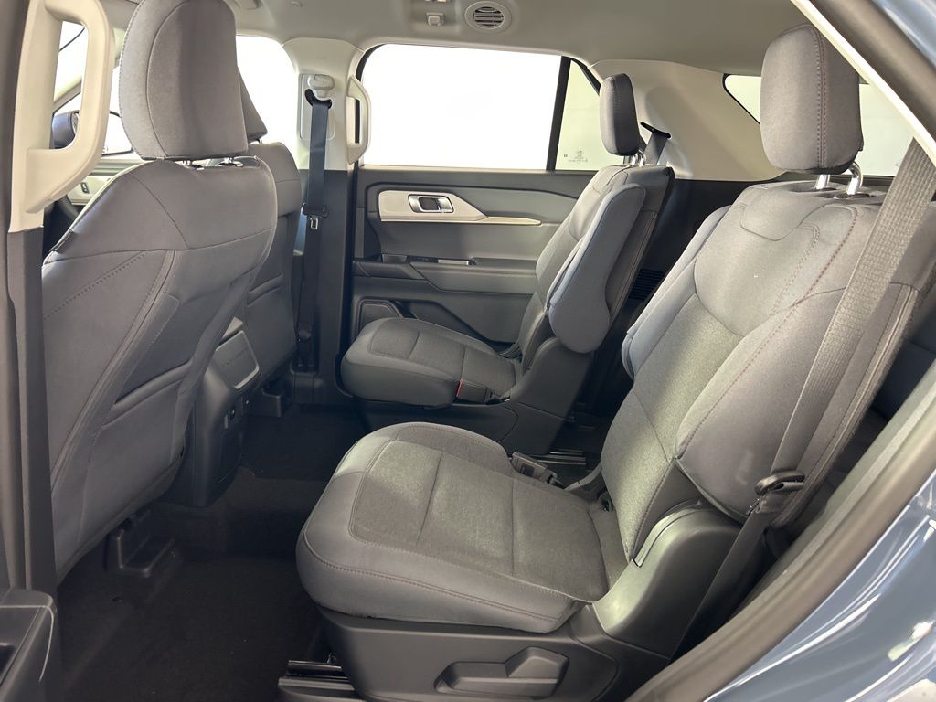 2025 Ford Explorer photo 25