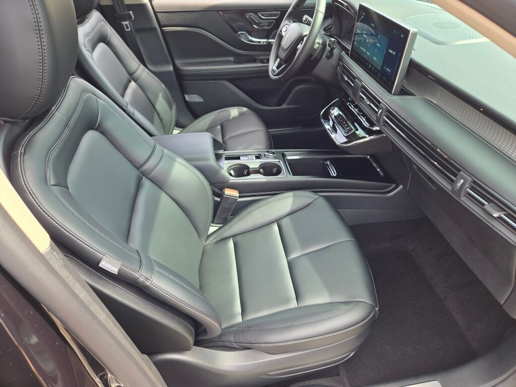 2025 Lincoln Corsair Premiere photo 2