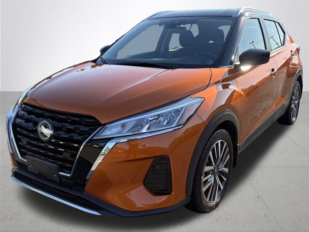 2022 Nissan Kicks SV photo 2