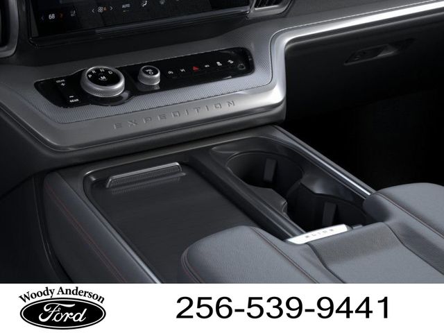 2025 Ford Expedition photo 13