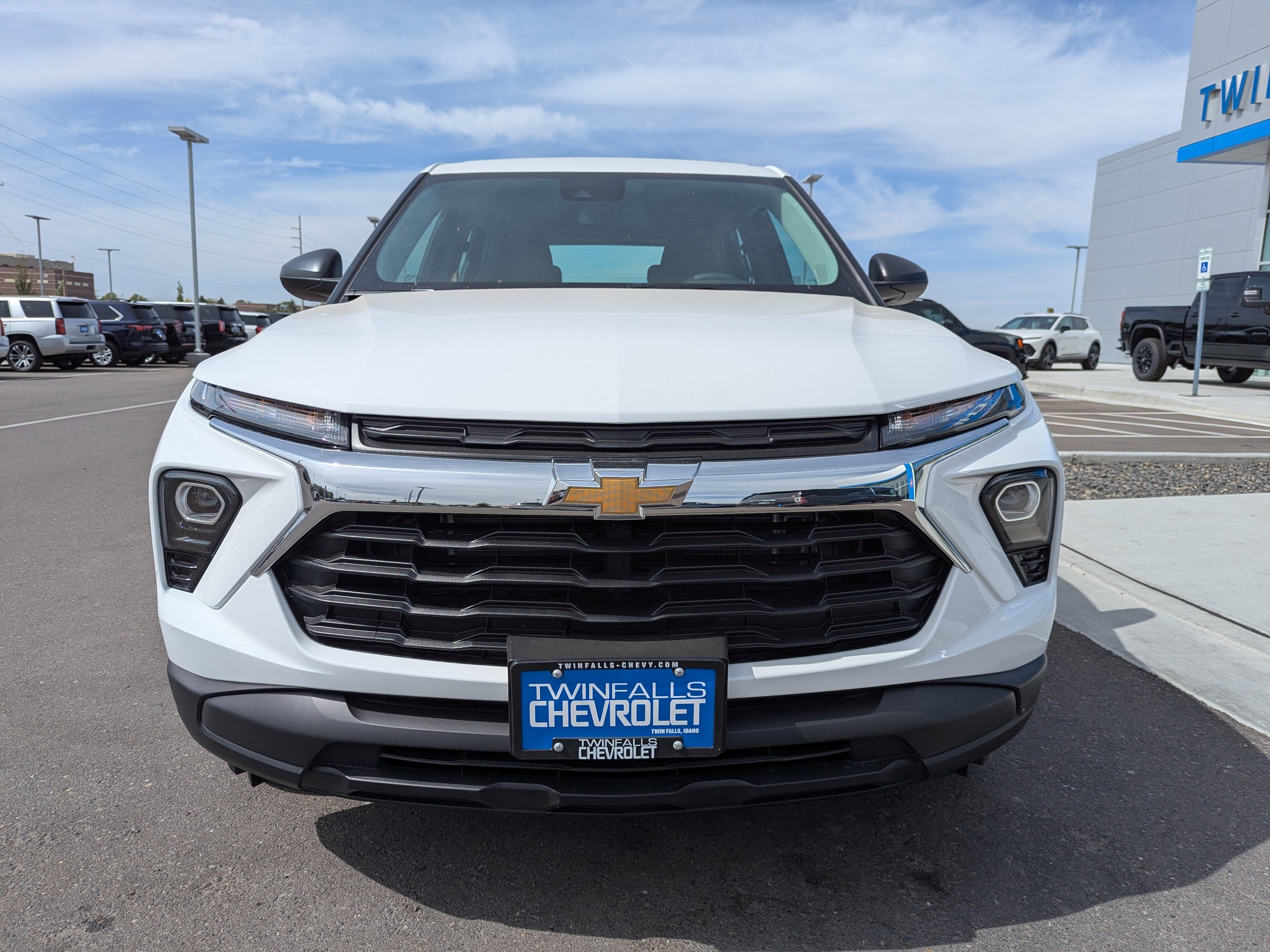2026 Chevrolet Trailblazer LS photo 2