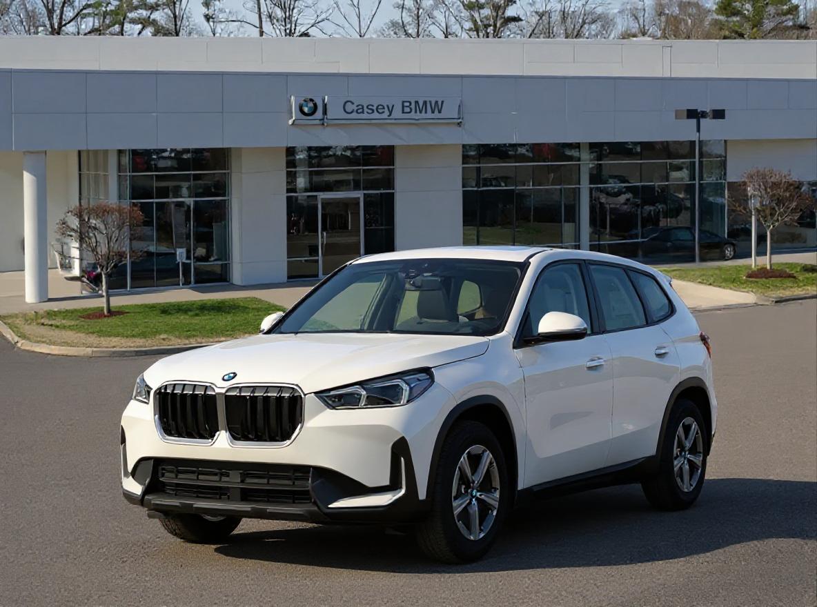 2026 BMW X1 28i's photo
