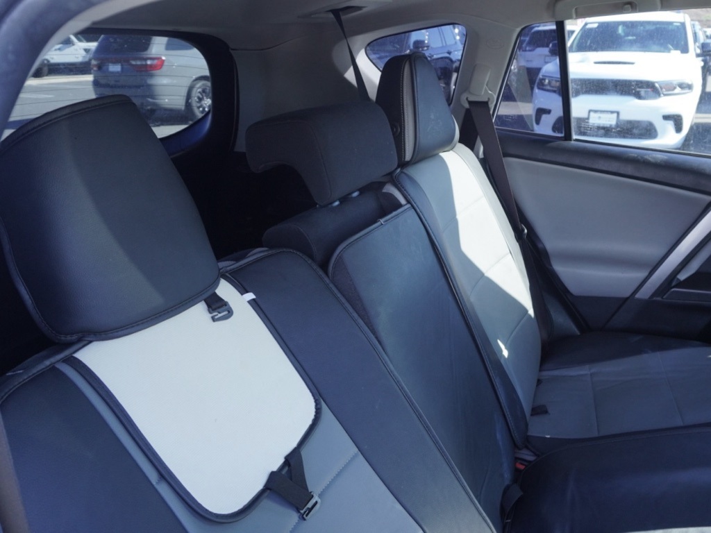 2018 Toyota RAV4 Hybrid XLE photo 22