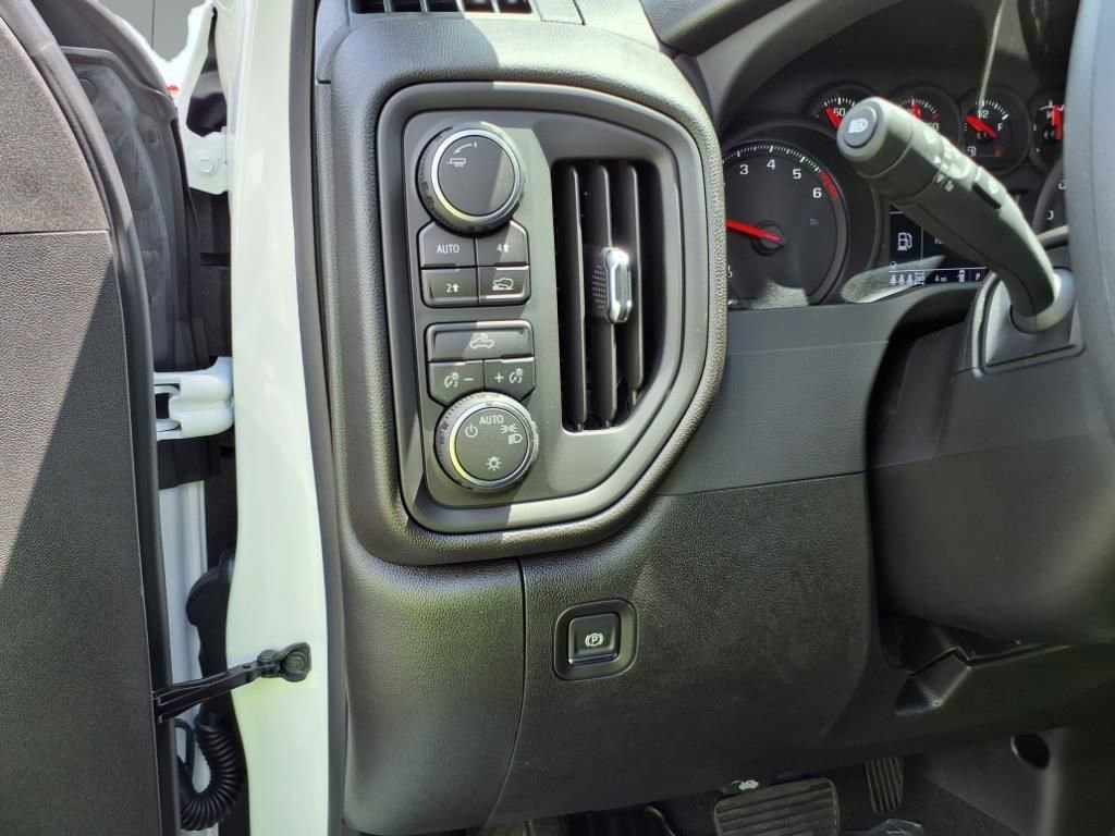 2025 Chevrolet Silverado 1500 Custom photo 16