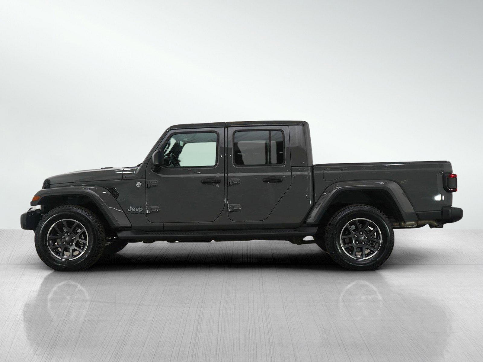Used 2022 Jeep Gladiator Overland with VIN 1C6HJTFG8NL174207 for sale in Burnsville, Minnesota