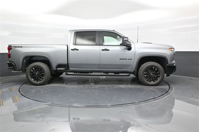 2025 Chevrolet Silverado 2500HD Custom photo 8