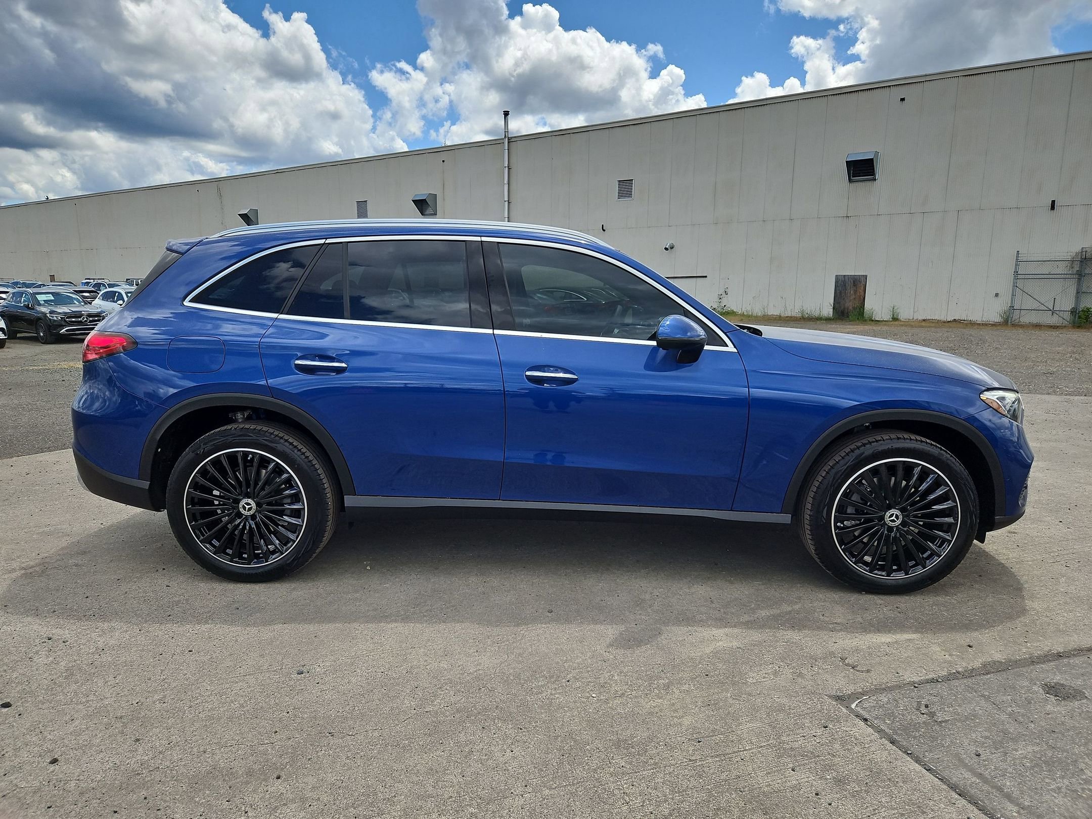 2025 Mercedes Benz GLC 300 4MATIC photo 2